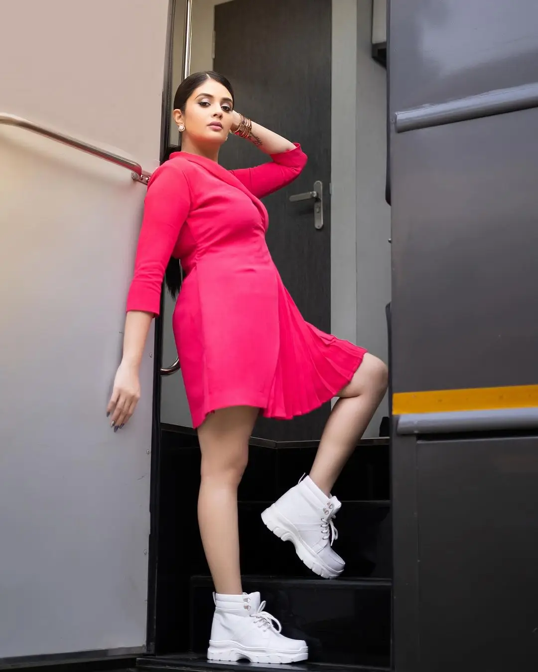 Gemini TV Anchor Sreemukhi Long Legs Show in Pink Skirt